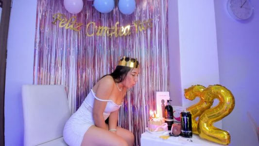 Zoe_kener my happy birthday Pic 2