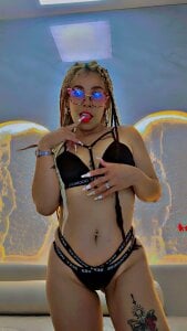 ferchisconejita Between legs Pic