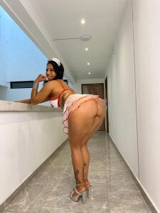 ScarlettMore YOUR HOT NURSE Billede