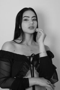 ariel_jonees do you like this outfit Pic 3