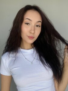 AvrilLatam Sporty Vibes 🎧🔥 Pic 2