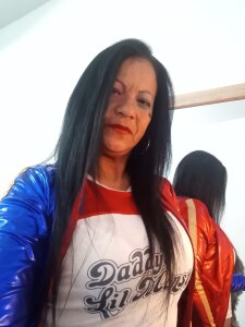 Briana-Shows Public Pic 8