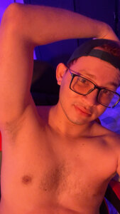 Josh_18cm Selfies Pic 2