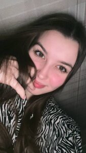 Annie_SmiIe Public Pic 3