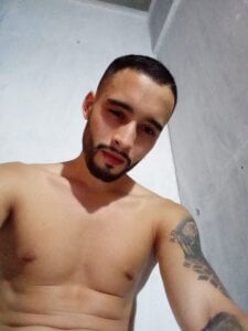 im_Axel Public Pic 2