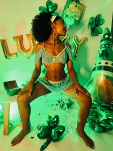 emmaalennox Happy saint patrick 🍀💚 Pic