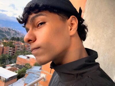 JamesDreams One day in my best friend’s house Pic 7