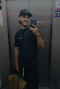 Grant_IronsのPublicの 3枚の写真