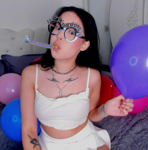 m1sss1nful Is it just me or is it getting hot in here?? Pic 4