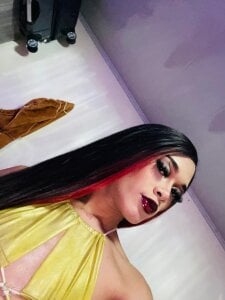 madison_mujica_: Public ( 3 фото)