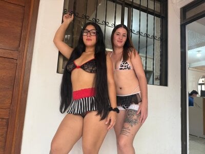 HannaANDvioleta we are horny Pic 2