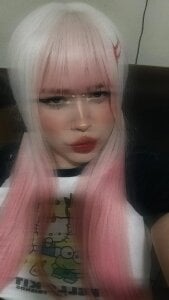 sara_winehouse1 do you like my pink wig Photo 2