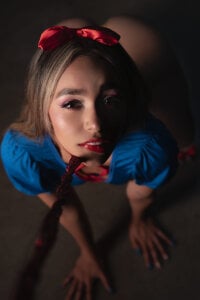 Aleja_bloom I am snow white 🍎💘 Pic 4