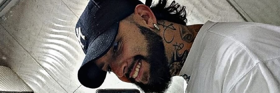 Supreme_Alpha: Public ( 3 фото)