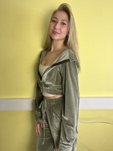 WandaHendry Public Pic 3