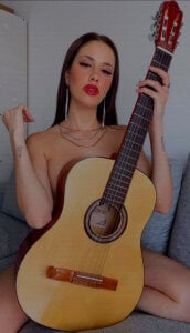 LolaSB Posando 🎸 Bilde