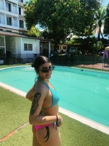 Veronica223 being happy Pic 6