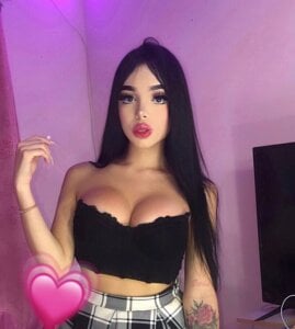 Doll🎀 de Cloe_Gill  2 fotos