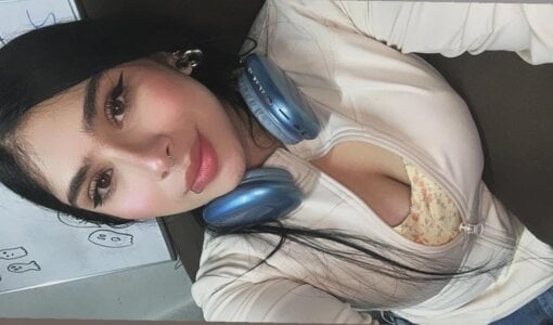 EmmaColliinss natural girl Pic 3