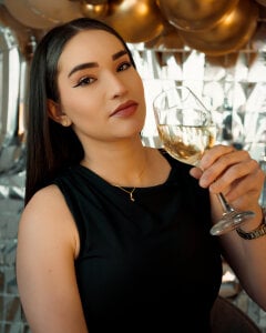 chelsea_bolton_ HAPPY NEW YEARS🍾🍾 Pic 3