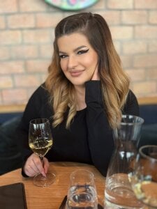 LaraHartt Public Pic