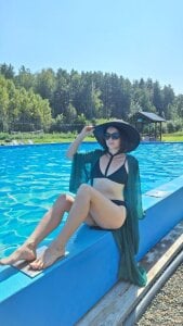 Mery_Poppins Pool Pic 3