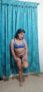 KiaraXMilf Public Pic 4