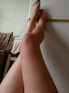 Marlan_Vagner Kiss my legs Immagine  4