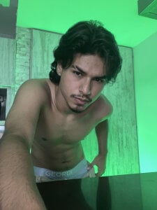 MathewAdams Sexy green Gambar