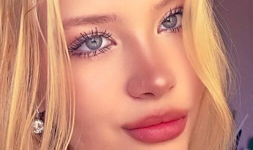 LunarZephra Public টি ছবি