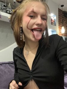 CarmaDiza Booo!! My Halloween crazy show, I'm Lola, and I'm eager to play, write to me if you're not afraid Pic 3