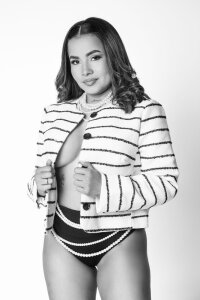 Blackout beauty – confidence on full volume de DeniseFord  3 Imagens