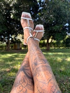 juliane_sweer1 feet . Pic