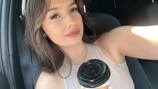 JessyLuvX kullanıcısının Off-Cam Vibes😋 albümü -  4 fotoğraf