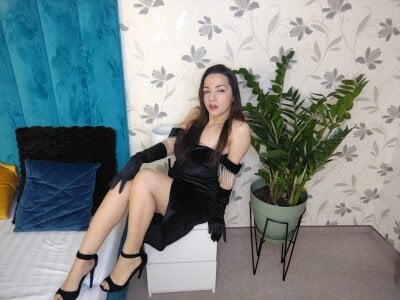 AnyaHappiness Lady in Black Poză 3