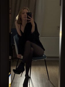 sofiapurex Stocking tease 🥵 Bilde 3