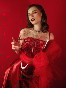 GIGI_DAVS red girl Pic 3