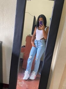 _Sweet_Vicky_ Public slika