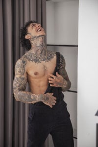 Aron_ford your trusted tattoo artist🦾🩳🍆🔥 Pic