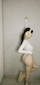 CindaWinn “Soft lingerie, a cozy long sleeve, and effortless allure — a blend of comfort and temptation captur Billede