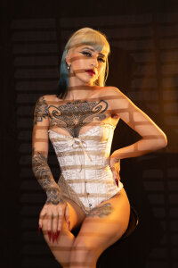 AlissaPeachx Perfect christmas present Pic 3