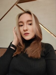 MoonlishSiren Sometimes I like to look classy Photo 2