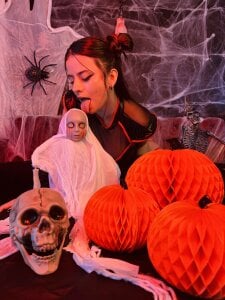 kassandra_james👑 “Kitana never loses… especially when she looks at you like that 💋”图片 6