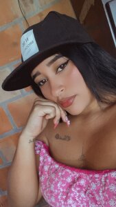 Sara_storm_outdoors Public Pic 4