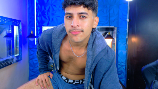 Being Flirtatious hehe 🥰 de Alan_Del_Reyx  3 photos