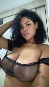 miiabrown18 Your favorite curly girl👩🏾‍🦱 Pic