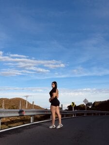 AlannaEvons Loving the landscape ⛰️ Pic 4