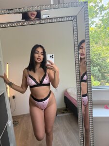 CamillaParis25 Home Made Pic 3