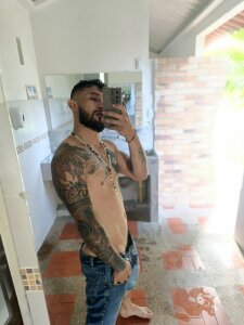 Kingbigcock23cm's photo