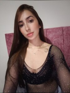 Arya_Grey Public Pic 4